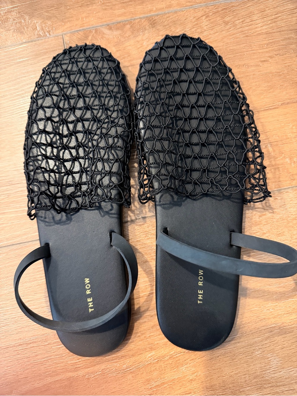 The row slippers 37